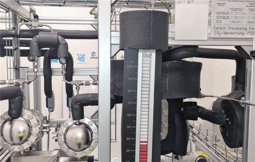 In dieser Versuchsanlage der Net Zero Emission Labs GmbH in Rohrdorf wird CO2 mit Strom aus erneuerbarer Energie in Ameisensäure umgewandelt. Fotos Rohrdorfer Unternehmensgruppe