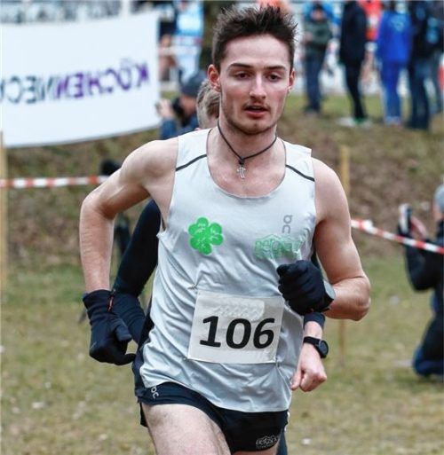 Maximilian Berger vom TuS Bad Aibling holte den Gesamtsieg beim Ebersberger Seelauf über zehn Kilometer. Foto Stuffer