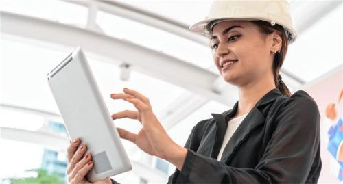 Mehr Frauen für Technik und Digitalisierung begeistern – so das erklärte Ziel. Foto adobestock