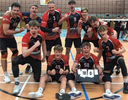 Mühldorfs zweite Volleyball-Mannschaft hat ungeschlagen den Aufstieg in die Bayernliga geschafft.Foto TSV Mühldorf