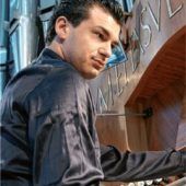 Italienischer Künstler zaubert auf seiner Orgel