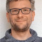 Begegnung zwischen verschiedenen kulturellen Aspekten des weißen Golds