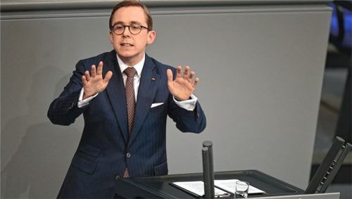 Philipp Amthor (CDU) äußerte sich in einer Aktuellen Stunde im Bundestag zur Klimastiftung in Mecklenburg-Vorpommern und bezichtigte die SPD der Lüge. Doch welche Rolle spielte die CDU in der Affäre? Foto dpa