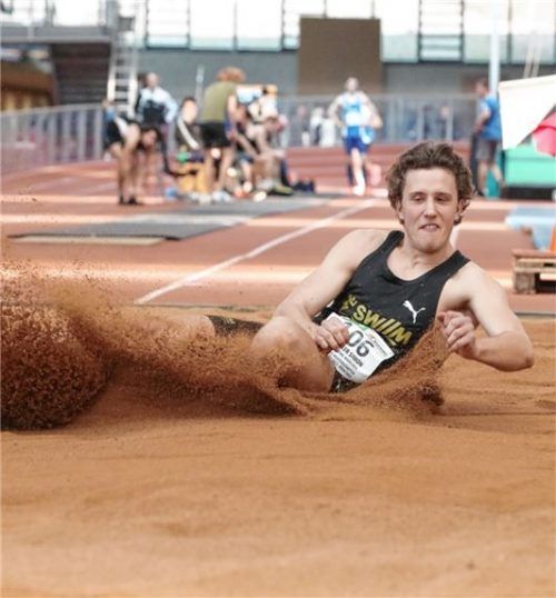 Simon Schießler aus Stephanskirchen wurde bayerischer Mannschaftsmeister im Hallensiebenkampf der Männer. Foto Stuffer