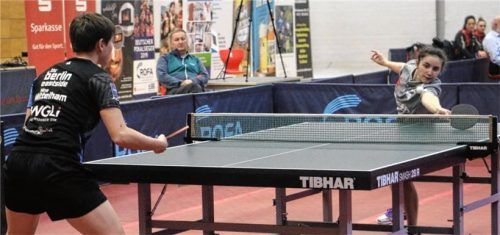 Solomiya Brateyko (rechts) rang Nina Mittelham in fünf Sätzen nieder.Foto Gerhard Erlich