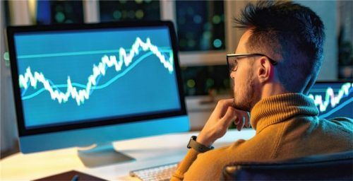 Studieren mit Praxisbezug – ein Modell, dass auch bei Unternehmen auf positive Resonanz stößt. Foto adobestock