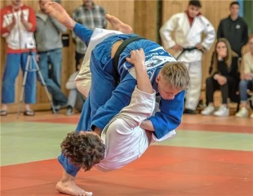 Toller Wurf von Lukas Kuttalek. Foto Ludwig Tradler