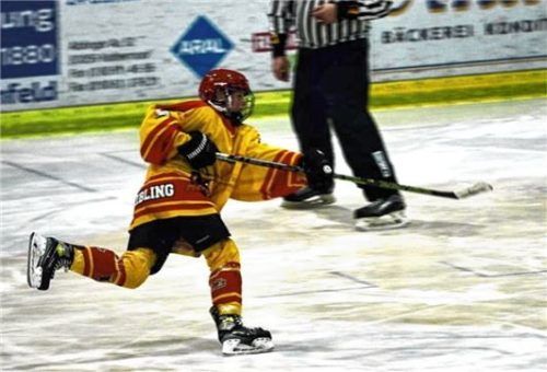 Torhungrig und zuverlässig: Theresa Zielinski spielt in der U15 des EHC Bad Aibling.Foto privat