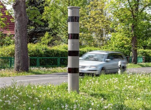 Verkehrsalarme können auch vor Geschwindigkeitsmessungen warnen - in Deutschland ist das Aktivieren dieser Funktion allerdings verboten und mit einem Bußgeld belegt. Foto DJD/www.saphe.dk/