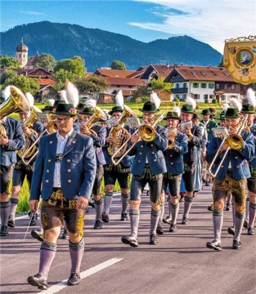 Vorneweg: Sebastian Graf beim Gaufest 2017 in Atzing beim Rückmarsch von Prutdorf.Foto Nitzsche