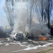 Großmarkthalle: Autos in Flammen Aufsatteln fürs Frühlingsfest