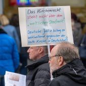 Anti-Gänswein-Demo in Altötting
