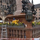 Erst Schwächeanfall, dann Verkehrsunfall Schutzschicht für die Mariensäule Einbrecher  erschreckt Seniorin Puppen-Ausstellung im Stadtmuseum