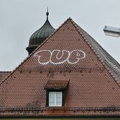 Graffiti über Nacht auf Dächer geschmiert