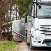 Milchanhänger stürzt um