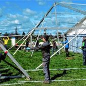 Ortsvereine helfen beim Zeltaufbau