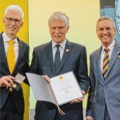 Ulli Nowak erhält Ewald-Kroth- Medaille in Gold