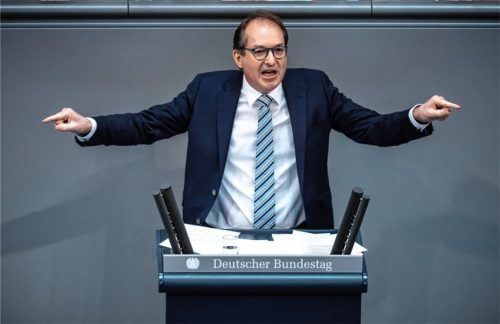 Alexander Dobrindt, CSU-Landesgruppenchef, wettert im Bundestag gegen die Reform des Bundeswahlgesetzes.Foto DPA