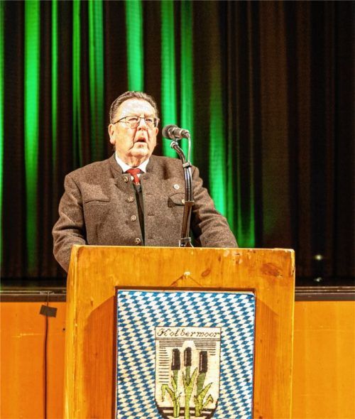 Anton Brenner ist der Vorsitzende der Bezirksraucher-Sterbekassen-Vereinigung. Sorgen macht ihm gar nicht so sehr, dass die Mitglieder seines Verbundes immer älter werden. Prekär ist vor allem, dass sich auch unter den „Jüngeren“ immer weniger finden, die bereit sind, in der Vereinigung ein Ehrenamt zu übernehmen. Foto  Thomae