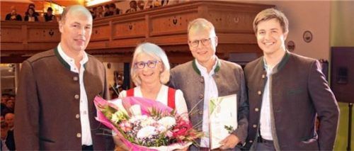 Bei der Jahreshauptversammlung des Maschinenrings Aibling-Miesbach-München (von links): Martin Weber, Monika Schiller, Klaus Schiller und Michael Höhensteiger. Foto re