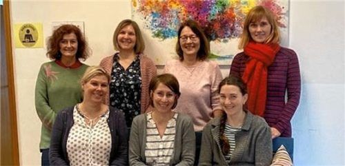 Bei diesem Team sind alle gut aufgehoben: (hinten, von links) die Verwalterin Andrea Mager, die Beraterin Michaela Schneider, die Leiterin Sabine Lugauer und die Beraterin Nadja Salerno sowie (vorne, von links) die Verwalterin Sabine Günther, die Beraterin im Inntal Bianca Specht und die Beraterin Barbara Stauch. Foto re