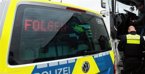 Bei einer Lkw-Kontrolle fand die Polizei heraus, dass der Fahrer keinen Führerschein besaß. Im weiteren Verlauf kam es dann knüppeldick (Symbolbild). Foto dpa