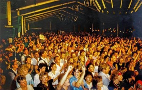 Bis heute unvergessen: der Festabend mit den „Zillertaler Schürzenjägern“ zum 120-jährigen Bestehen der Feuerwehr Pang im Jahr 1993.