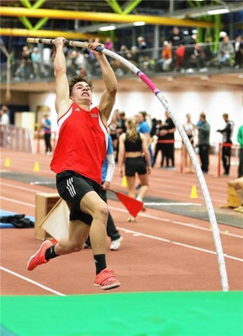 Christian Wimmer vom TSV Wasserburg ist das diesjährige „Plakat-Modell“ zum Wasserburger Altstadtspringen. Foto Ludwig Stuffer