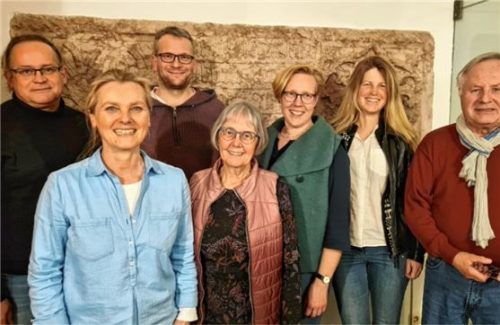 Den Vorstand bilden (von links) Stefan Hutter, Alice Guinet, Patrick Pföß, Cathy Pappenberger, Rebekka Höpfner, Sieglinde Zehetbauer und Walther Prokop.Foto RE