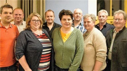 Die beiden neuen Kreisobmänner Klaus Meisl und Alexander Sterr mit ihrer Vorstandschaft: Andrea Zahner, Stefan Meyer, Rita Bollner, Thomas Fill, Erna Baumgarten, Franz Kohlschmid und Josef Wimmer (von links).Foto Albert Kamhuber