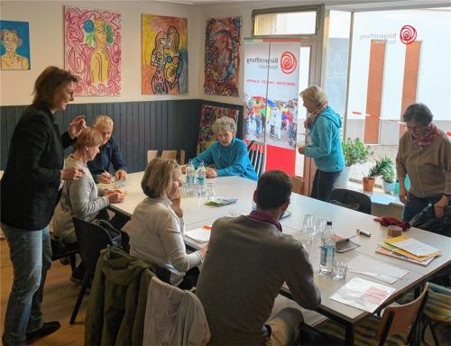 Die Bürgerstiftung Rosenheim bildet Interessierte zu Lese-Mentoren aus.Foto re