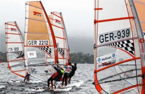 Die deutsche Meisterschaft der Surfer veranstaltet der Regatta-Surfclub Chiemsee. Foto Niessen