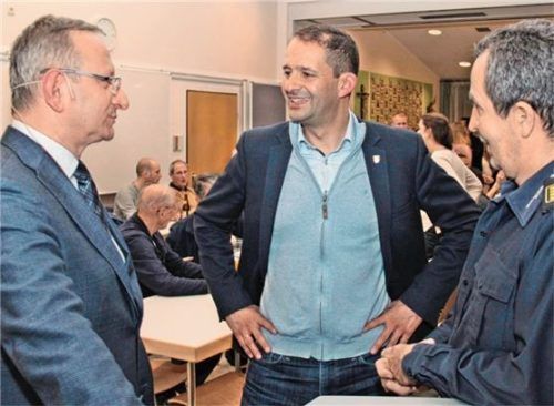 Die Feuerwehrchefs von Stadt und Landkreis im Gespräch mit dem Oberbürgermeister. Unser Bild zeigt (von links) Stadtbrandrat Hans Meyrl, Andreas März und Kreisbrandrat Richard Schrank.Foto Binder