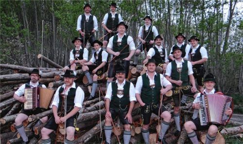 Die Kolbermoorer Schnoizergruppe begeistert die Zuschauer seit bereits 30 Jahren bis über die Landesgrenze hinaus.Foto re