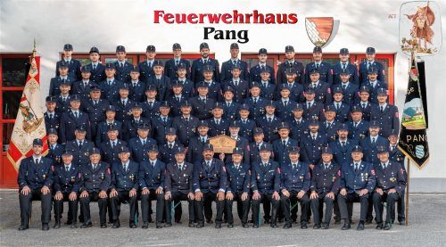 Die Mannschaft der Feuerwehr Pang unter der Leitung von Vorstand Thomas Fischbacher und Kommandant Günter Scholz. Fotos Stadler/aerzbäck