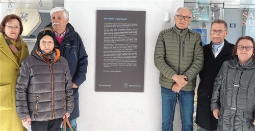 Die neue Erinnerungstafel ist am Städtischen Museum Rosenheim zu sehen. Foto Wunsam