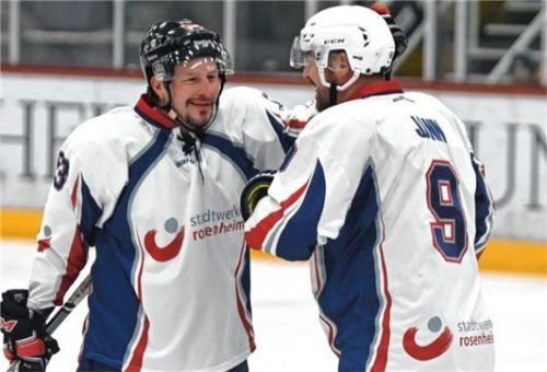 Die Topscorer Stefan Rohm (links) und Mario Jann im Gespräch.Foto Hans-Jürgen Ziegler