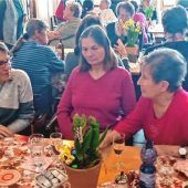 Regelmäßige Gespräche zu relevanten Themen für Senioren