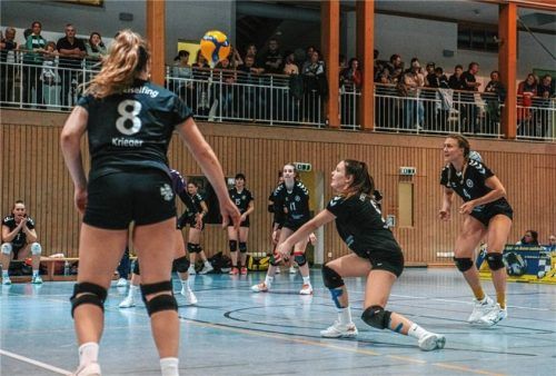 Erfolgreiche Abwehraktion des TSV Eiselfing (von links): Katrin Krieger, Maike Obermaier, Sophia Neuner und Mavie Hasenöhrl. Foto TSV Eiselfing
