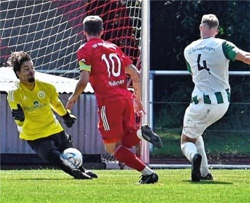 Es war im Sommer 2022, als 1860 Rosenheim gegen Gundelfingen mit 1:0 der letzte Heimsieg gelang und Torhüter Dávid Daróczi überragend hielt. Foto Hans-Jürgen Ziegler