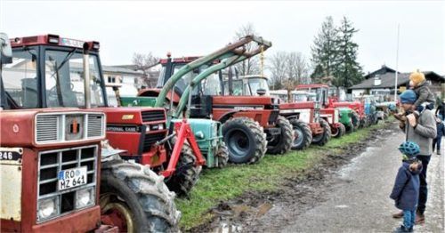 Fahrzeuge aller Art wurden wieder auf dem Gelände des Volksfestes Pang am Samstag ausgestellt.