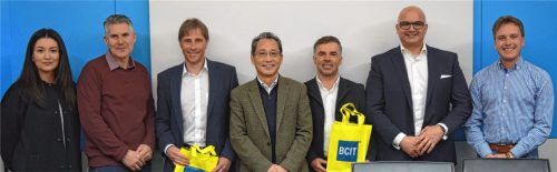 Für eine Zusammenarbeit trafen sich (von links) Adriana Sosa, Stefano Pettenon, Stefan Olbert, Lawrence Gu, Wolfgang Kocheise, Kacem Habiballah und Andreas Marx.Foto re