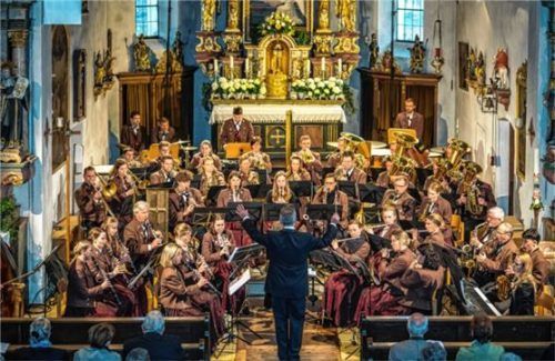 Fulminanter Auftritt der Musikkapelle Samerberg begeistert das Publikum. Foto Nitzsche