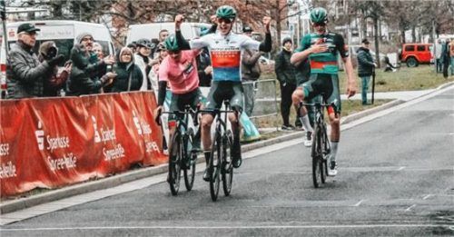 Ganz vorne: Die Fahrer vom Team Auto Eder.Foto re