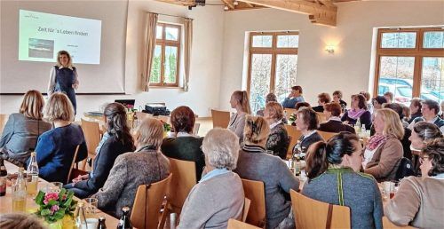 Gut besucht war am Bäuerinnen- und Landfrauentag der Vortrag zum Thema „Inneres Gleichgewicht“ des Bildungswerks des Bayerischen Bauernverbandes. Fotos  Hötzelsperger