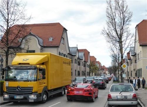 Kolbermoors Innenstadt ist zu: Um die Bauarbeiten zu umgehen, weichen viele Autofahrer über die innerörtlichen Straßen wie die Carl-Jordan-Straße aus.