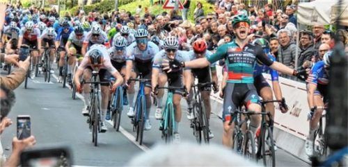 Krystof Kral bejubelt den Etappensieg beim „Eroica Nations Cup“, seinen ersten internationalen Erfolg.Foto Team Auto Eder