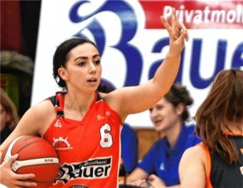 Mannschaftskapitänin Levke Brodersen deutet es an: Zwei Punkte sind in Schwabach das Ziel. Foto Hans-Jürgen Ziegler