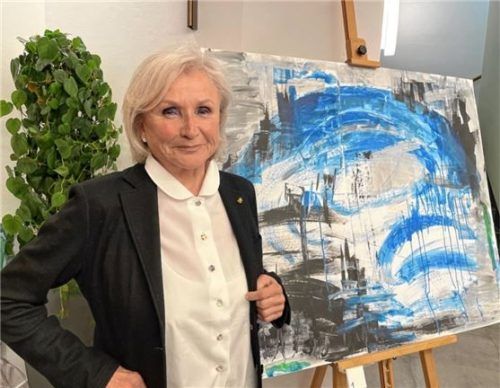 Marita Kastenhuber neben ihrem Lieblingswerk M 1. Foto Kirchner