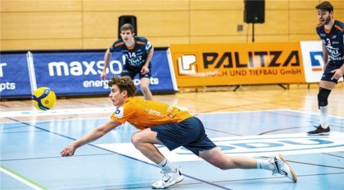 Paul Koch konnte sich am Samstag noch so lang machen. Gegen Dresden waren die völlig konsternierten Mühldorfer chancenlos. Foto  Fabian Bartsch